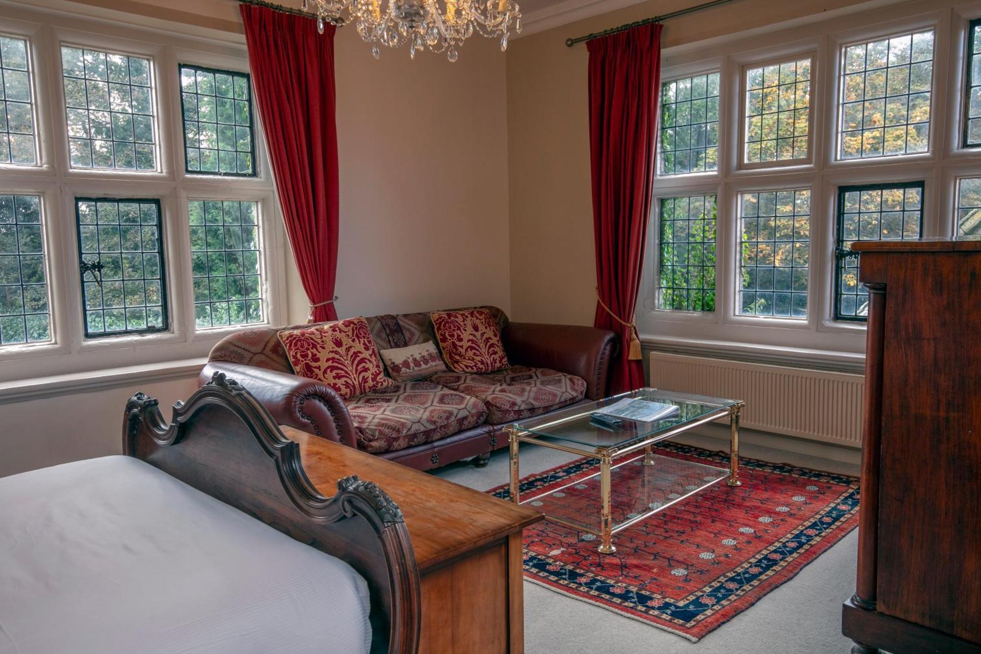 Weston Hall Sure Collection By Western 3*